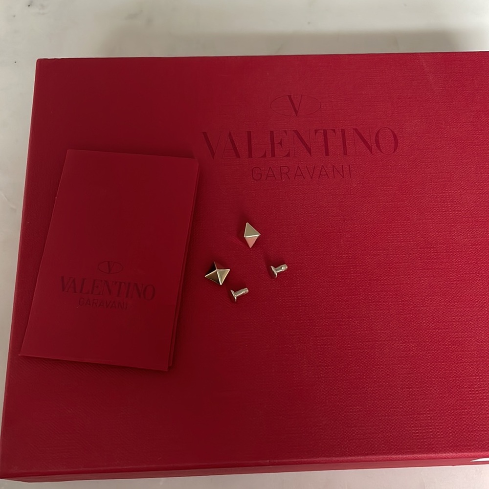 Valentino Garavani Rockstud Leather Wallet-On-Chain-Black - Picture 7 of 11
